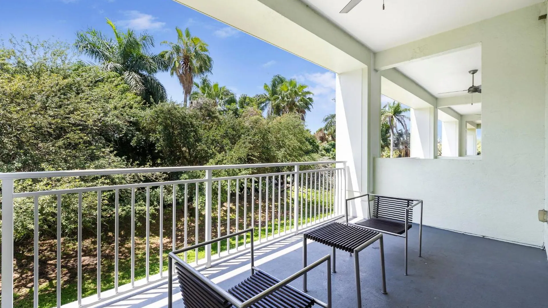 Exclusive Doral With Luxury Amenities Apartment *