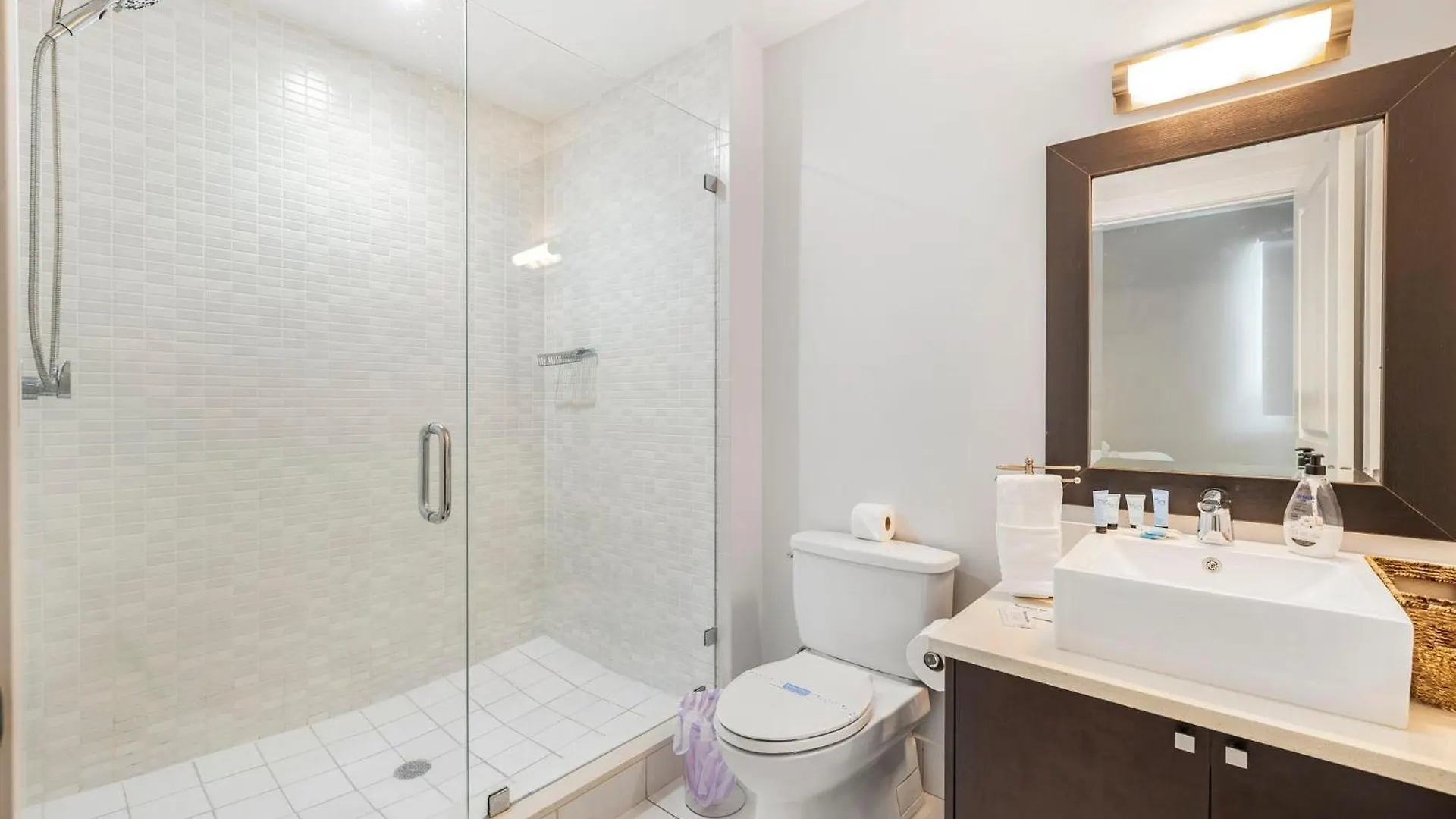 Exclusive Doral With Luxury Amenities Apartment *