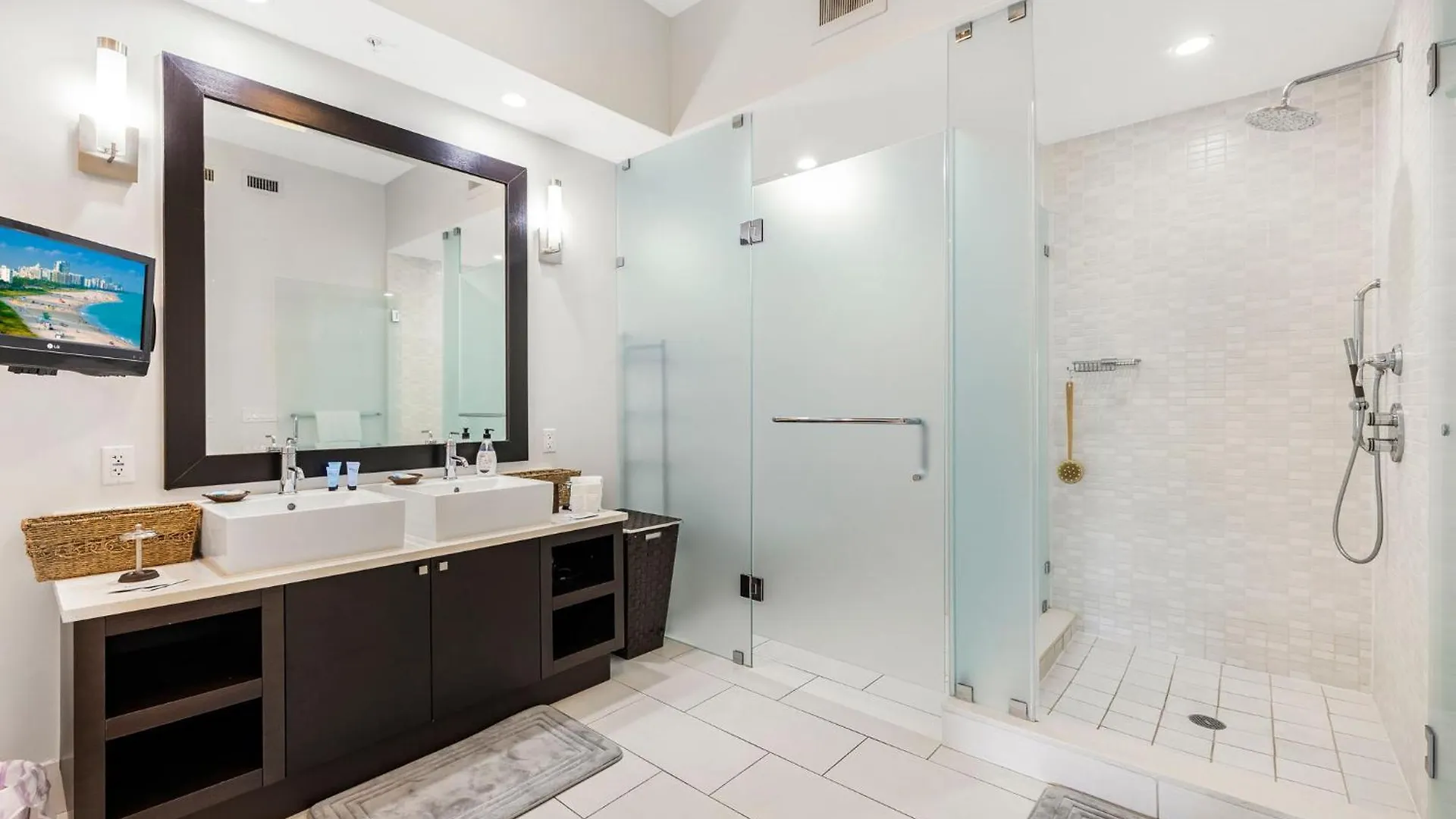 Exclusive Doral With Luxury Amenities Apartment Miami