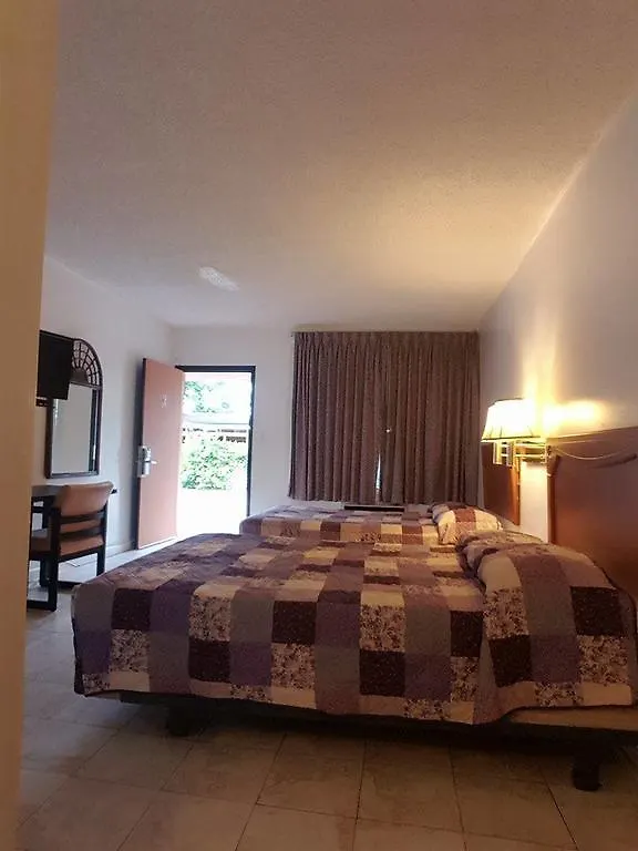 Saturn - Motel Miami