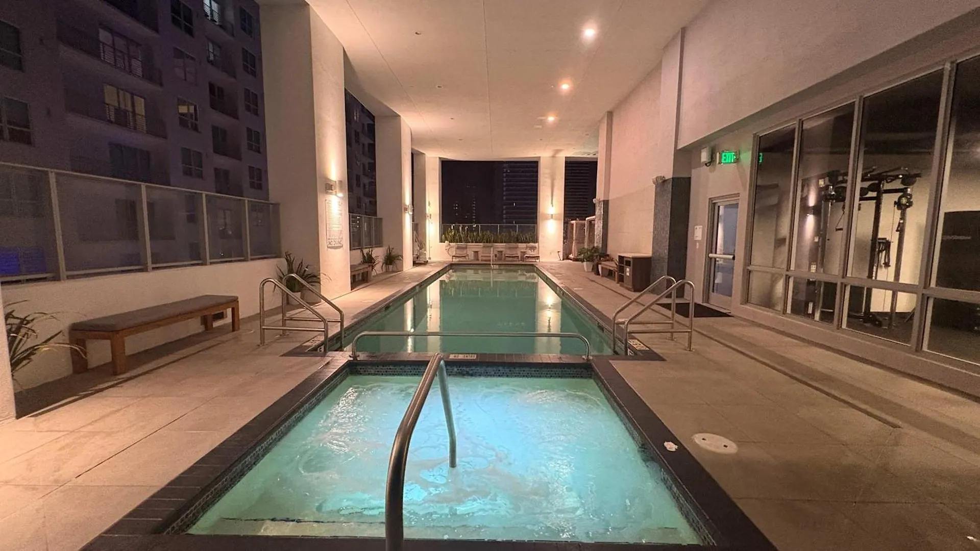 Appartement Sky-high Oasis Large Pool & Gym *