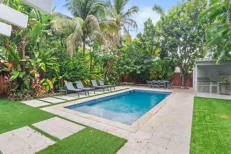 Poolside Paradise Vakantiehuis *