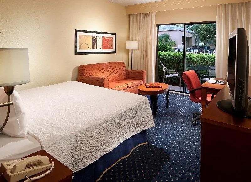Hotel Courtyard Airport West Doral 3*
