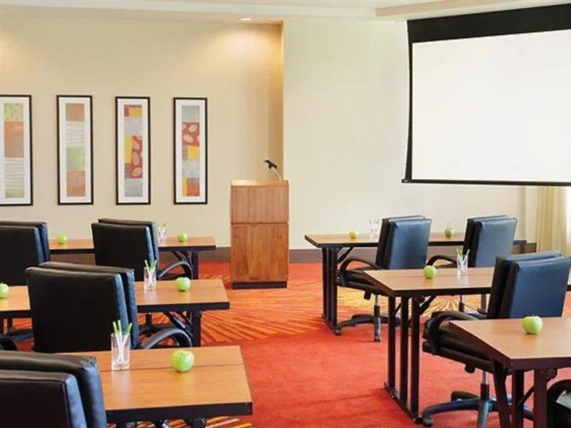 Hotell Courtyard By Marriott Airport