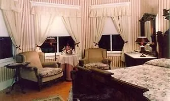River Hotel