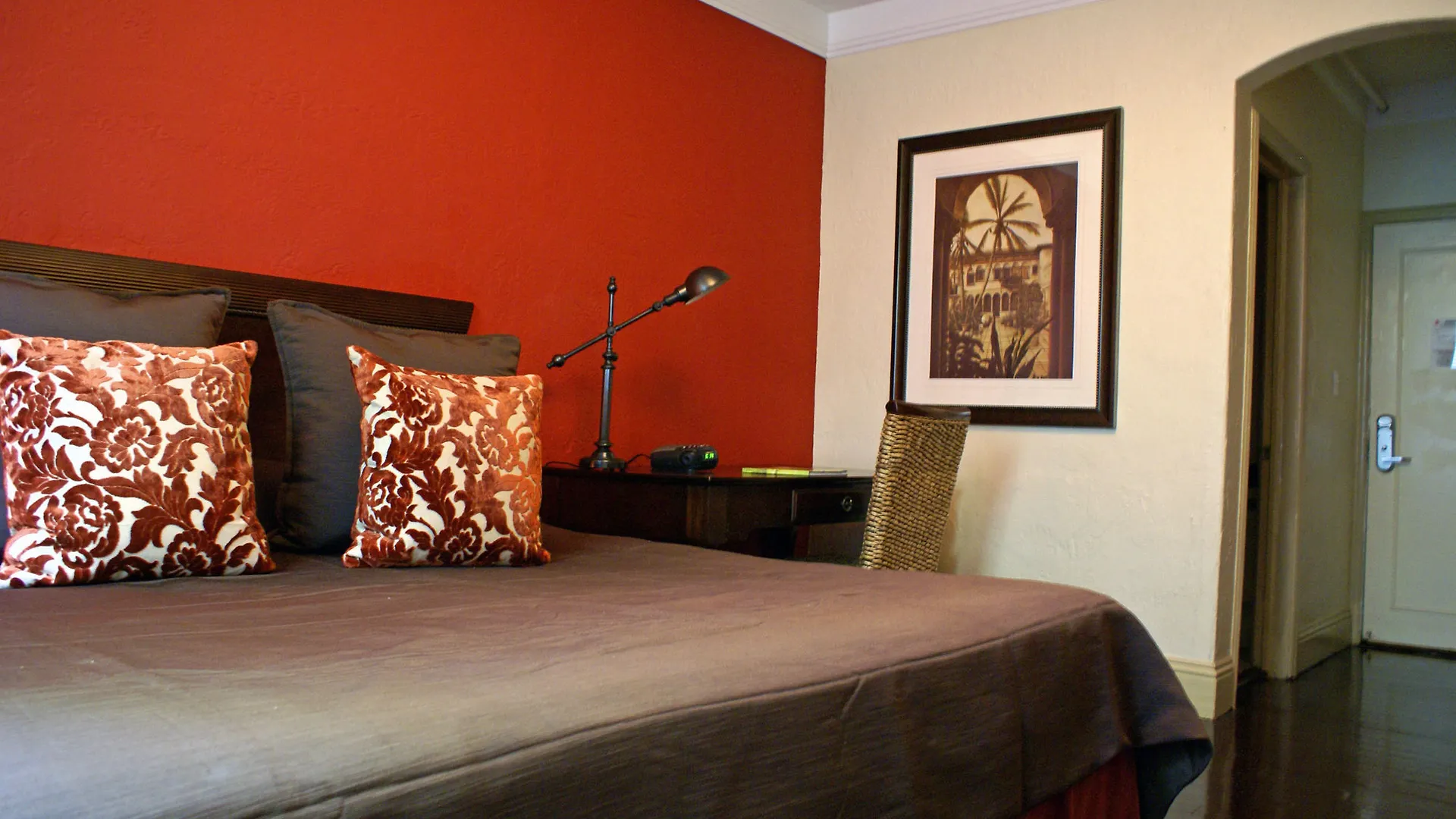 Отель South Plaza 3*
