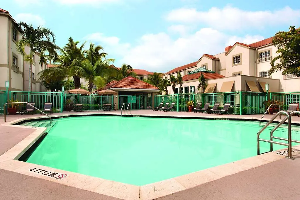 Hyatt House Airport Hotell 3*