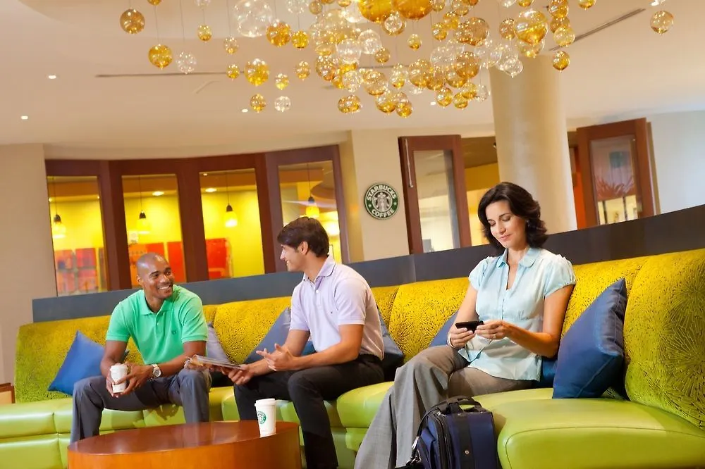Courtyard By Marriott Airport