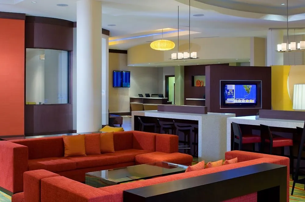 Courtyard By Marriott Airport Hotell