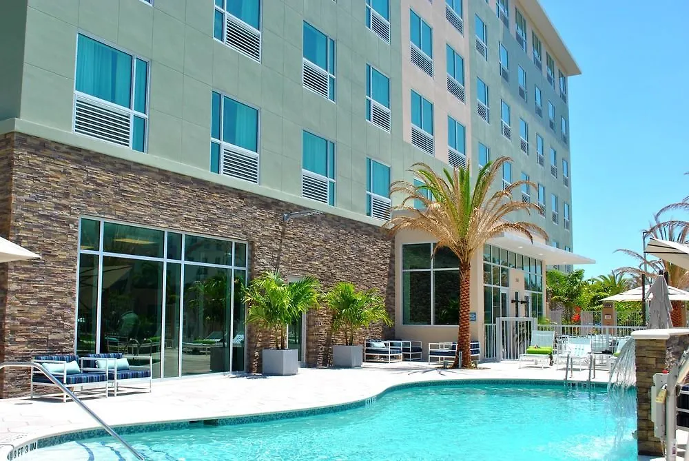 Hotel Four Points By Sheraton Miami Airport 3*