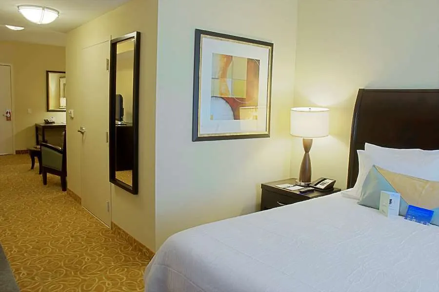 Hilton Garden Airport West 3*