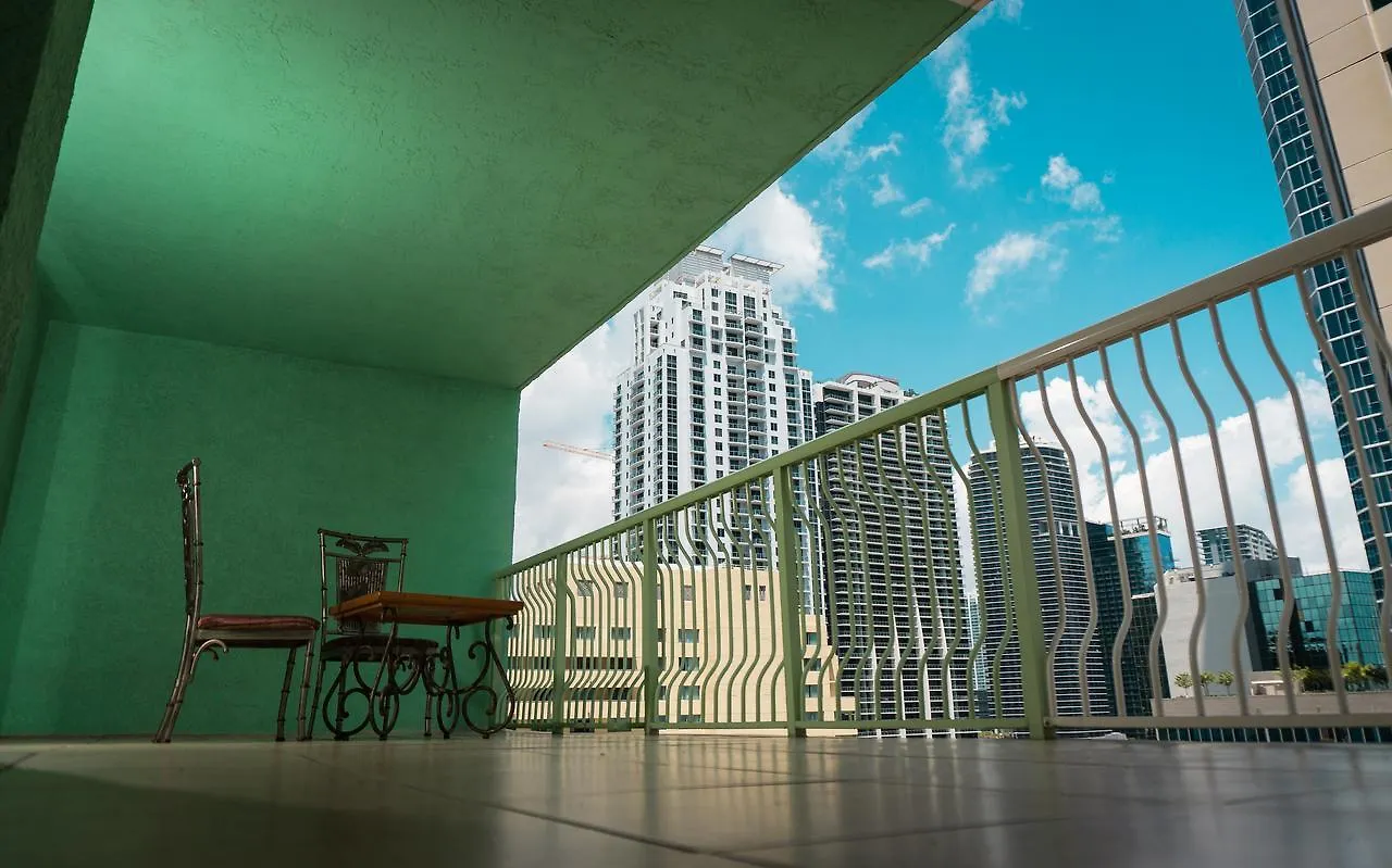 Brickell Bay Boardwalk - Waterfront Luxury Apartment *