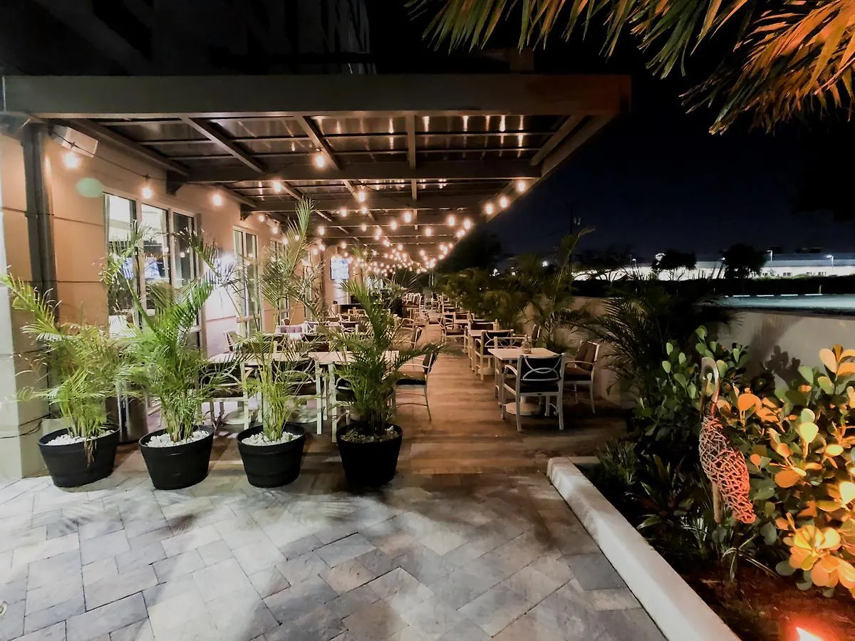 Wingate By Wyndham Miami Airport 3*
