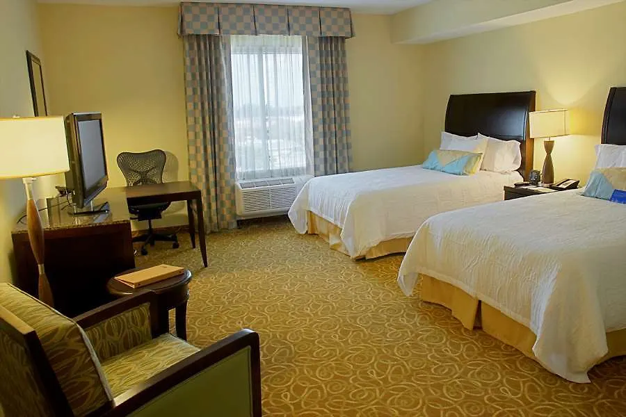 Hilton Garden Airport West 3*