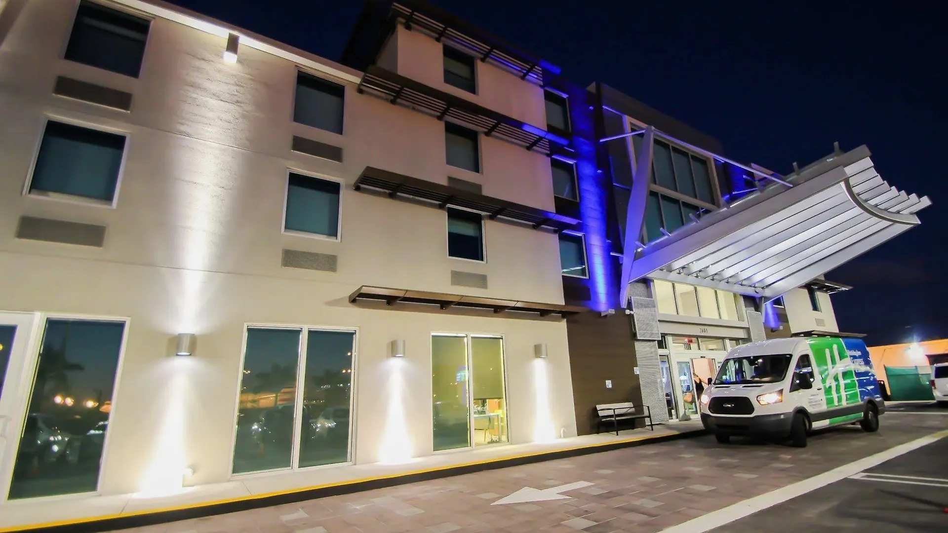 Express & Airport East By Ihg Hotel Miami