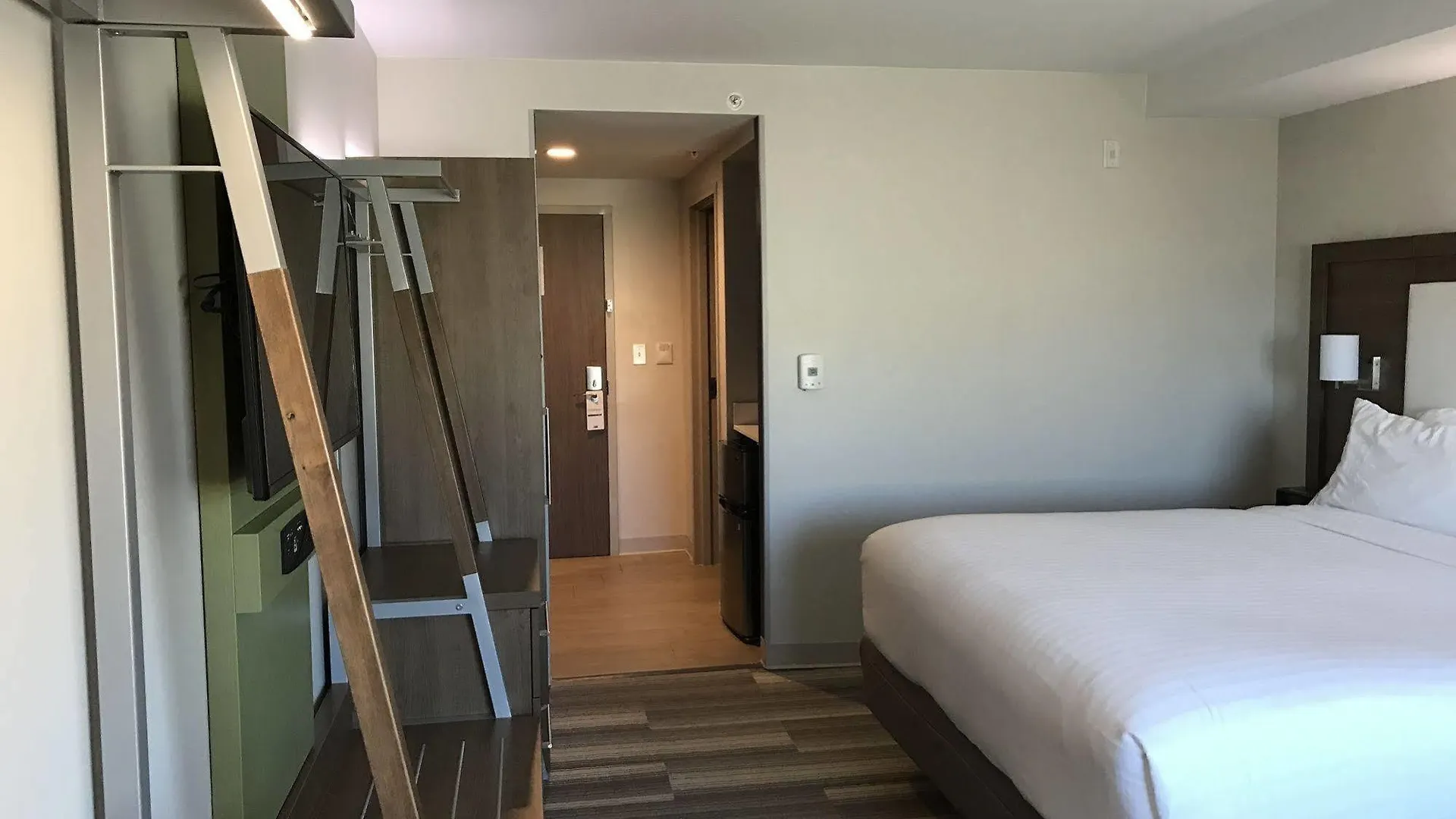Hotel Express & Airport East By Ihg