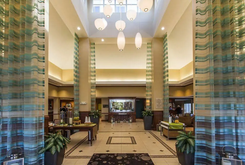 Hilton Garden Airport West 3*