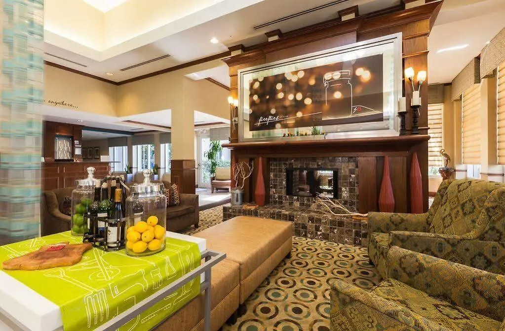 Hilton Garden Airport West 3*