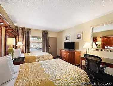 Days By Wyndham Miami Airport North 2*