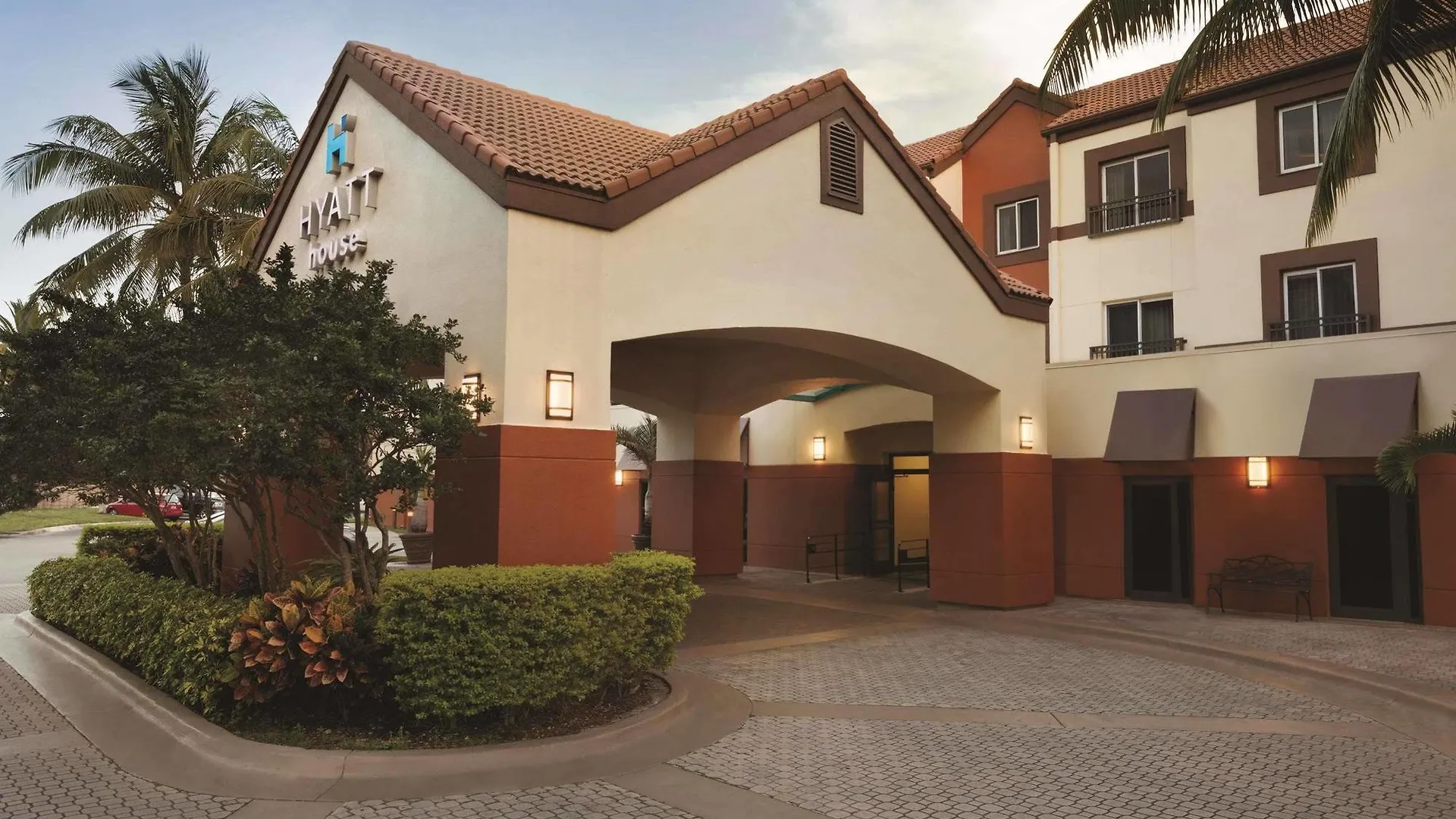 Hyatt House Airport Hotell 3*