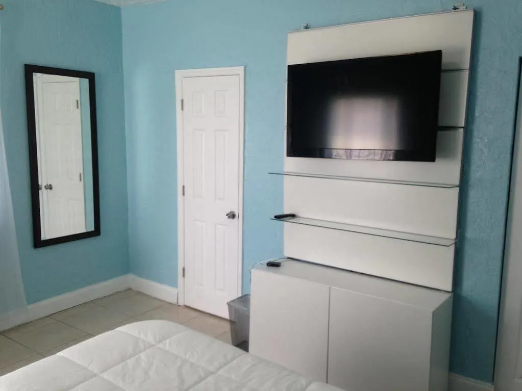 Treehouse Apart-hotel Miami