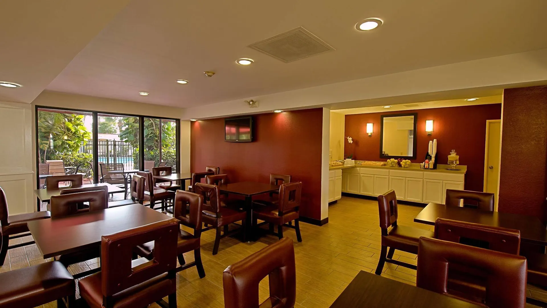 Red Roof Airport Hotell 2*