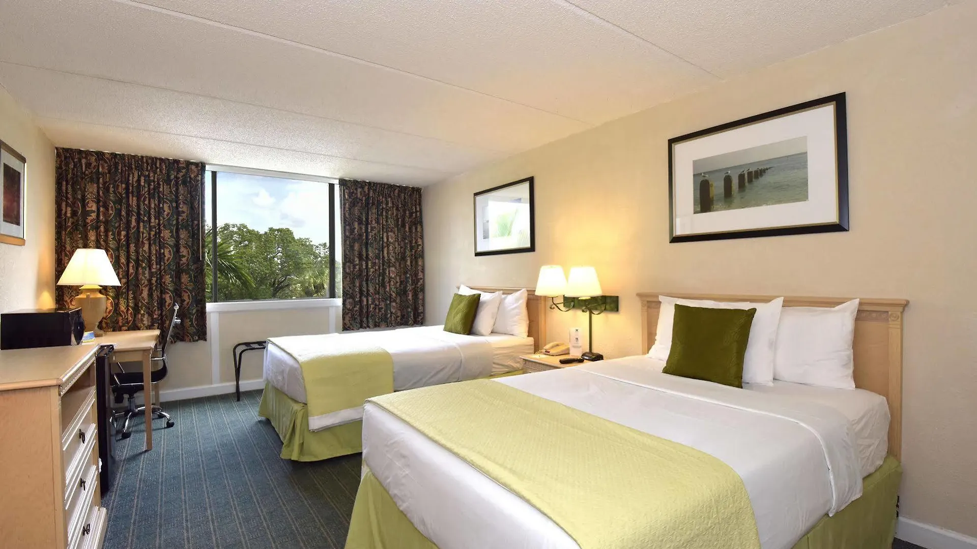 Envision International Airport 3*