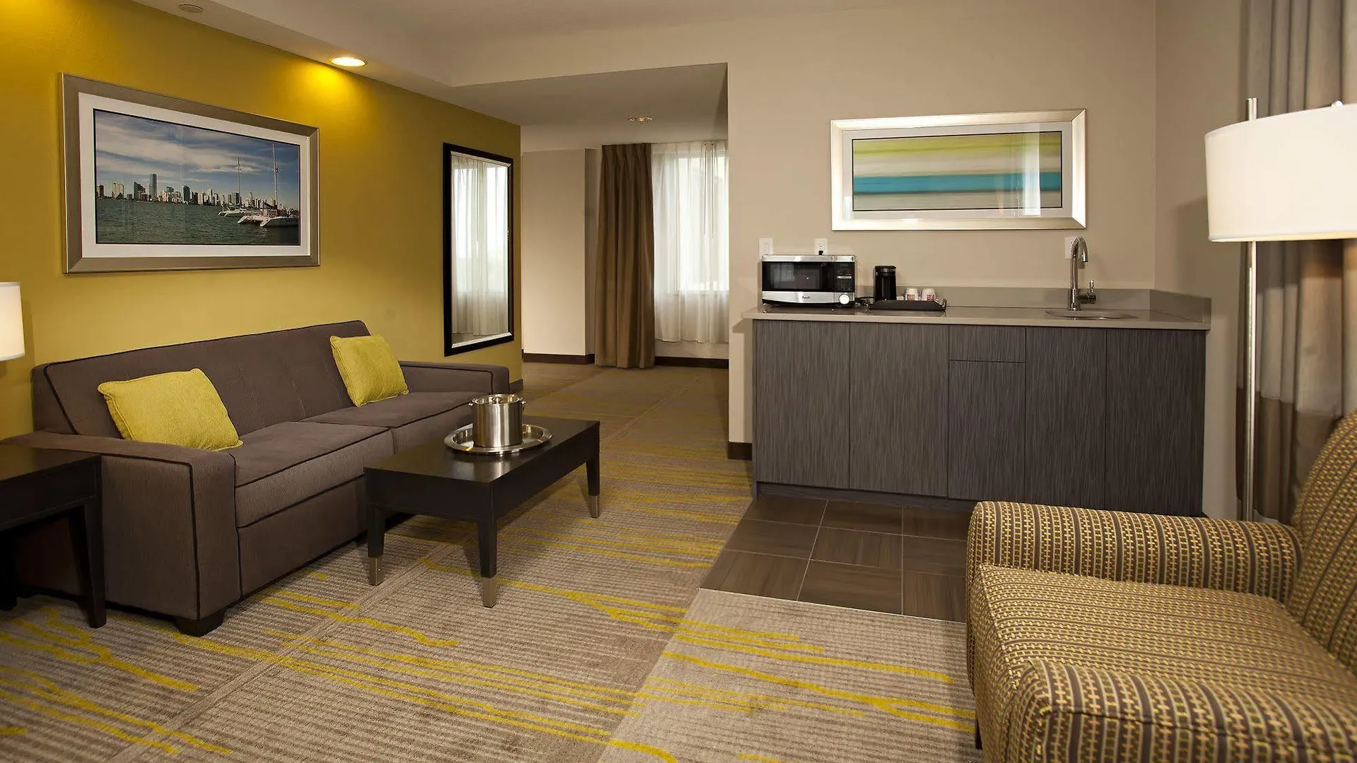 Hotel Comfort Miami Airport North 3*