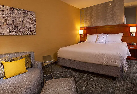 Courtyard Airport West Doral 3*