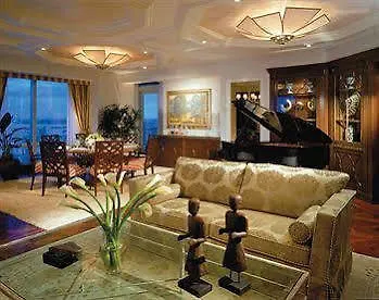 Apartahotel Four Seasons - Luxury Private Residences Miami