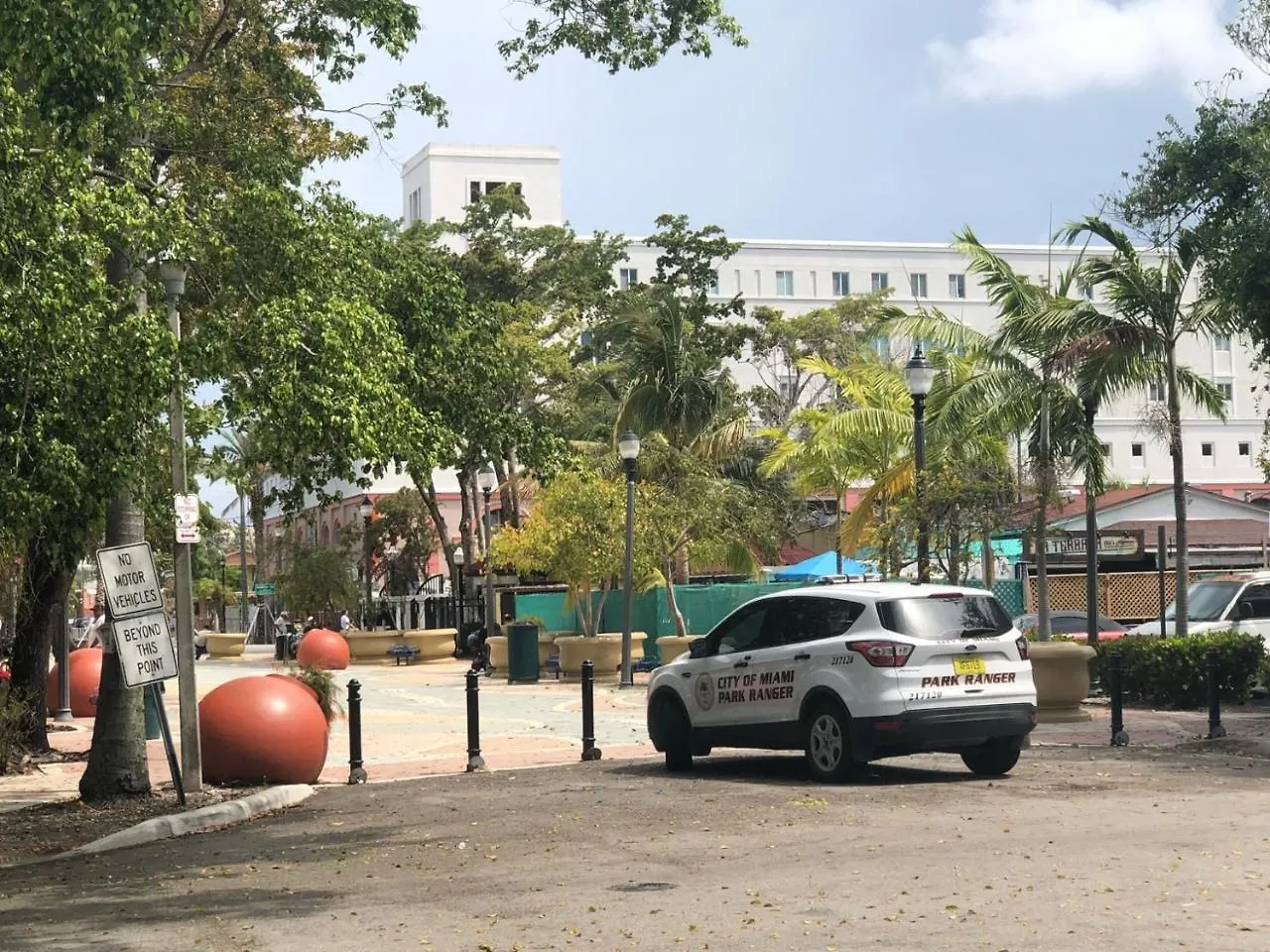 Zbunkz - Little Havana Guest house
