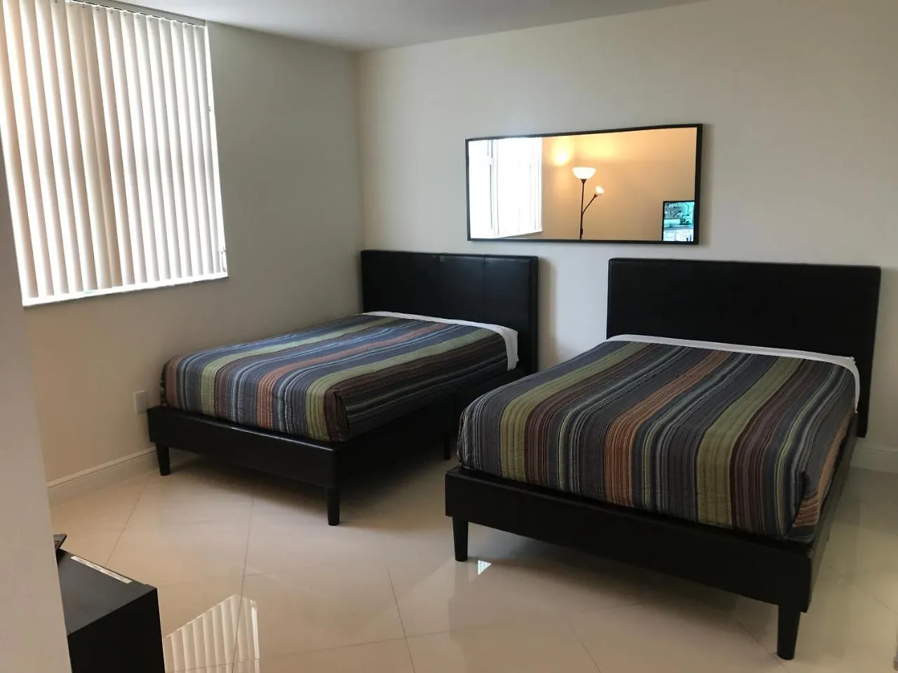 4days - One Broadway Apartment