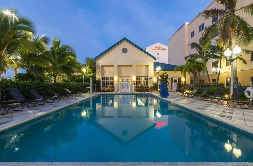 Hilton Garden Airport West 3*