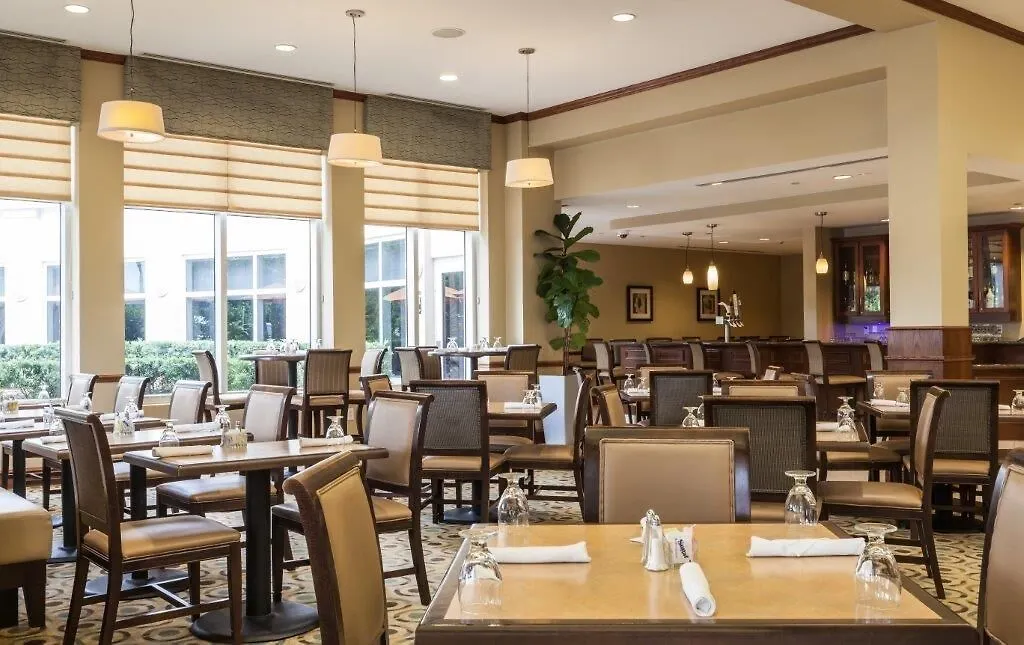 Hotel Hilton Garden Airport West 3*