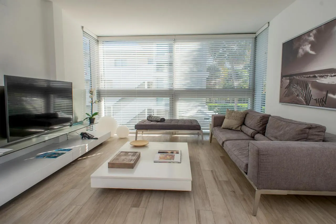 Haus Contemporary Ки-Бискейн