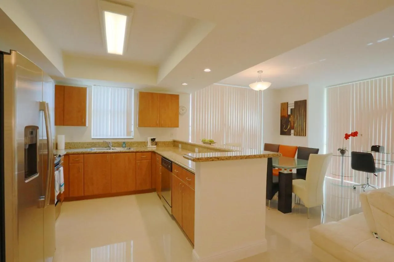 Pelicanstay At Brickell Downtown Miami * Miami