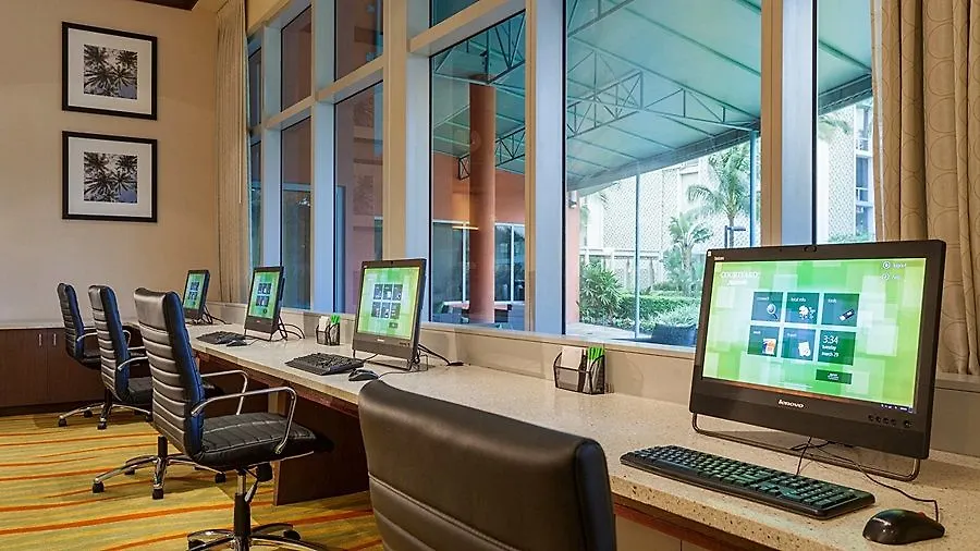 Courtyard By Marriott Airport Hotell
