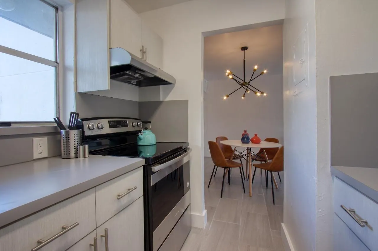 Apartment 23 Palms - Midtown Wynwood *