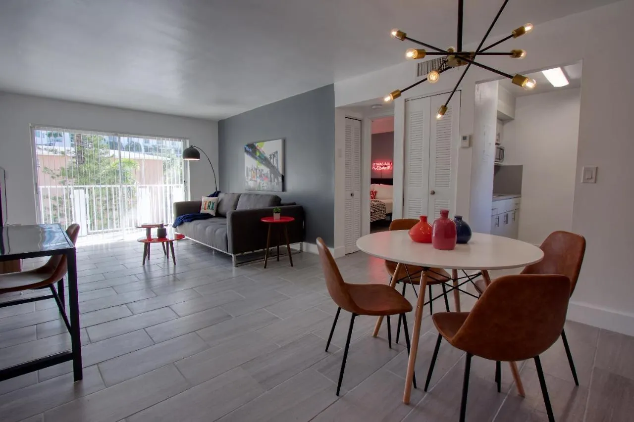 Apartment 23 Palms - Midtown Wynwood *