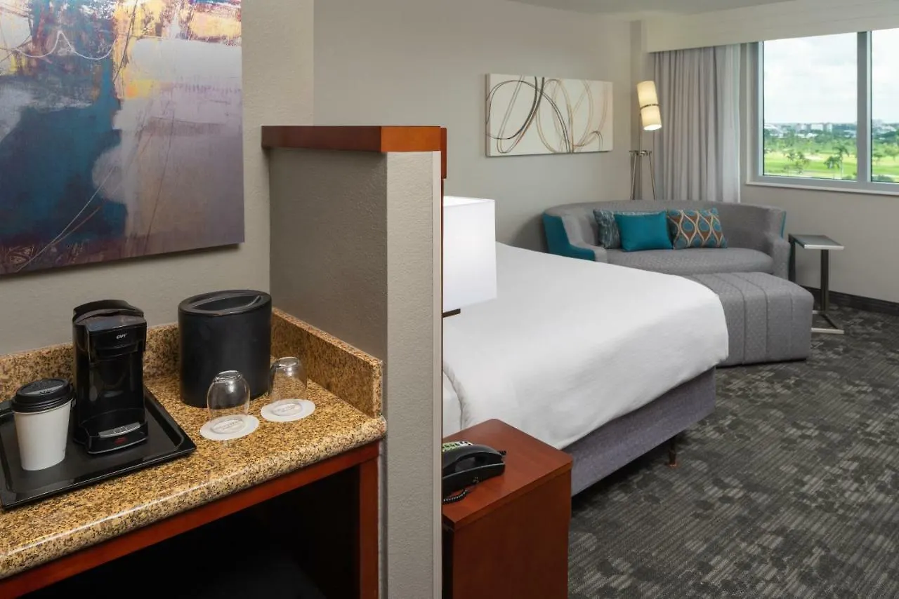 Courtyard By Marriott Airport Hotell 3*