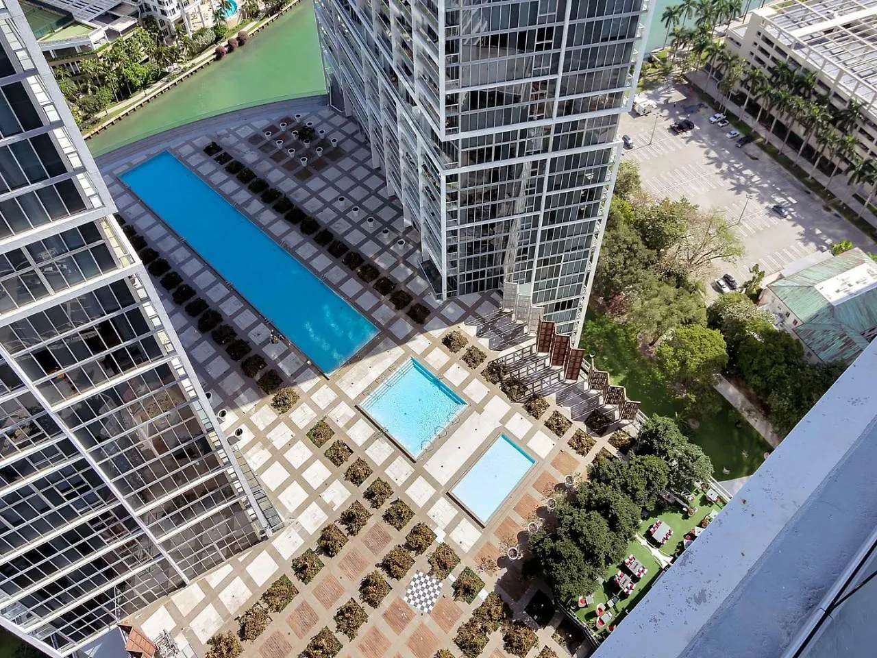 Apartment Icon Residences By Sofla Vacations