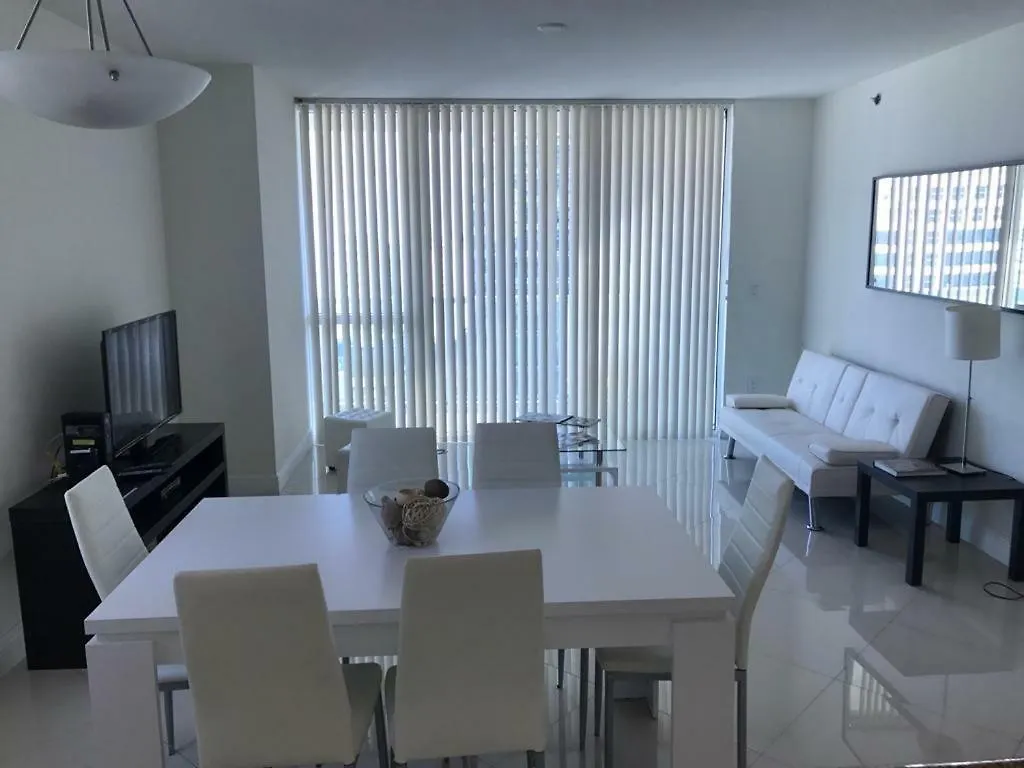 4days - One Broadway Miami