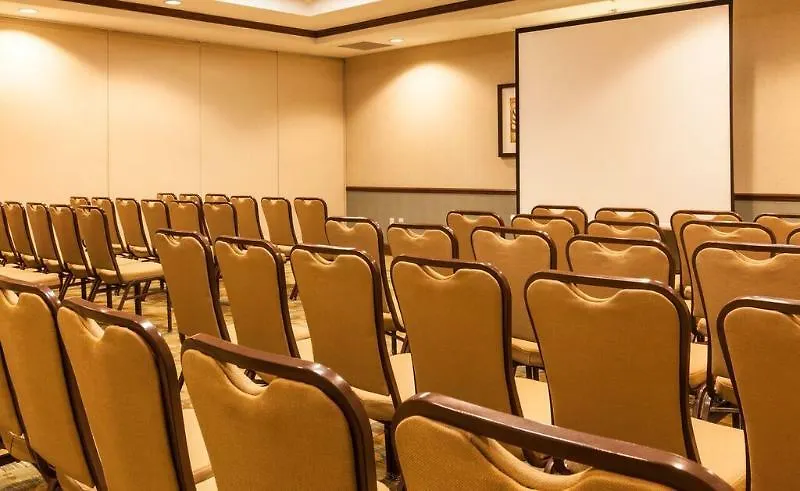 Hilton Garden Airport West Hotel 3*