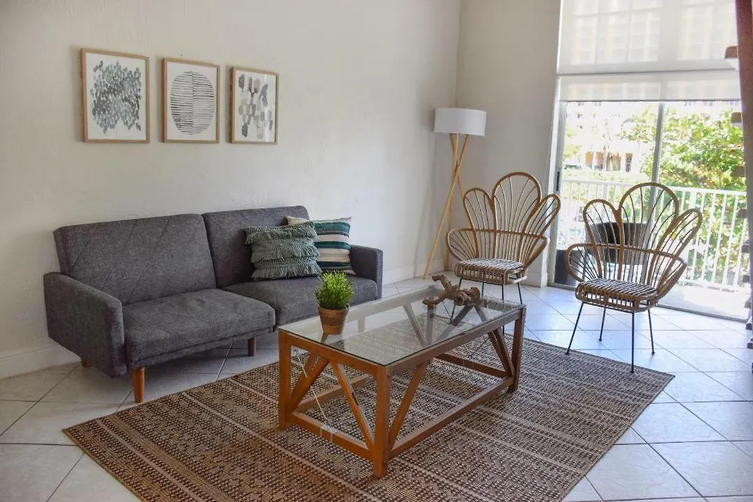 Apartment At Coral *