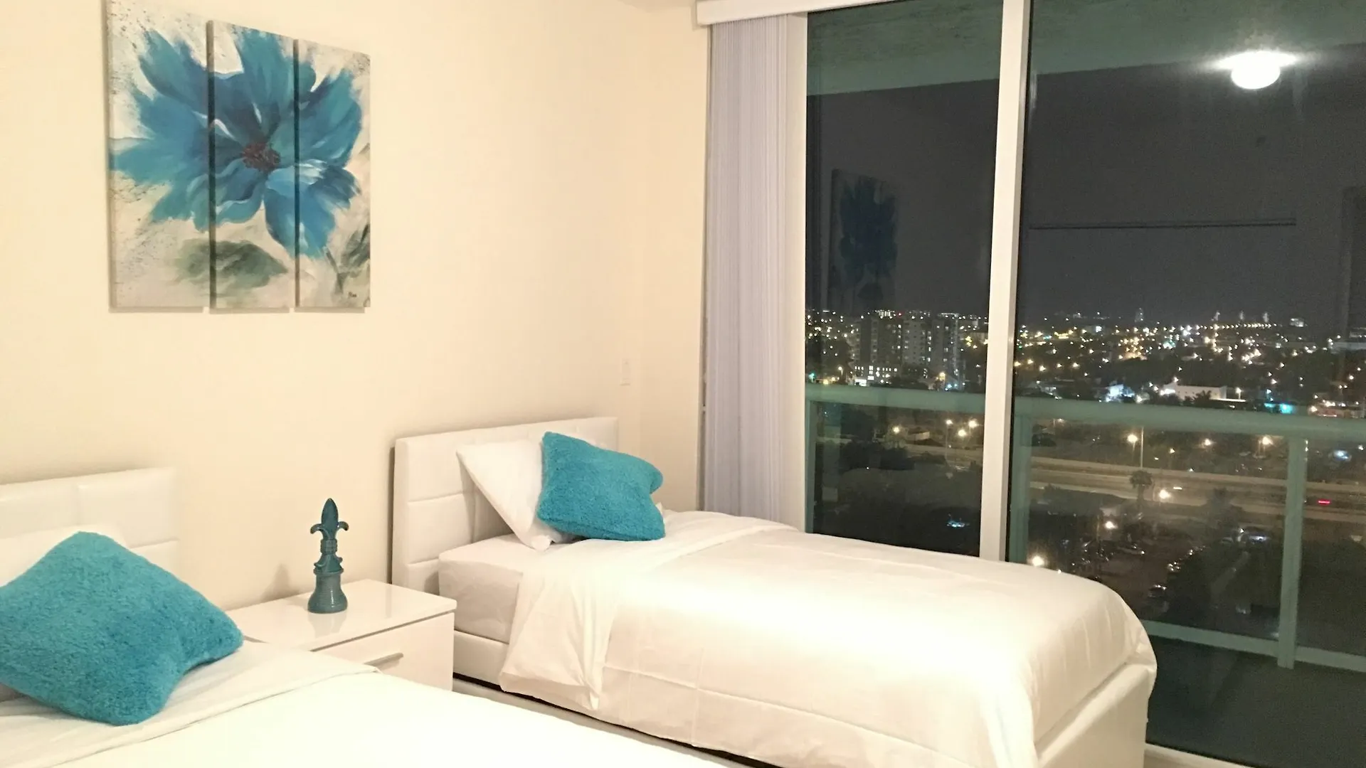 Апартаменты Starlight Suites Майами