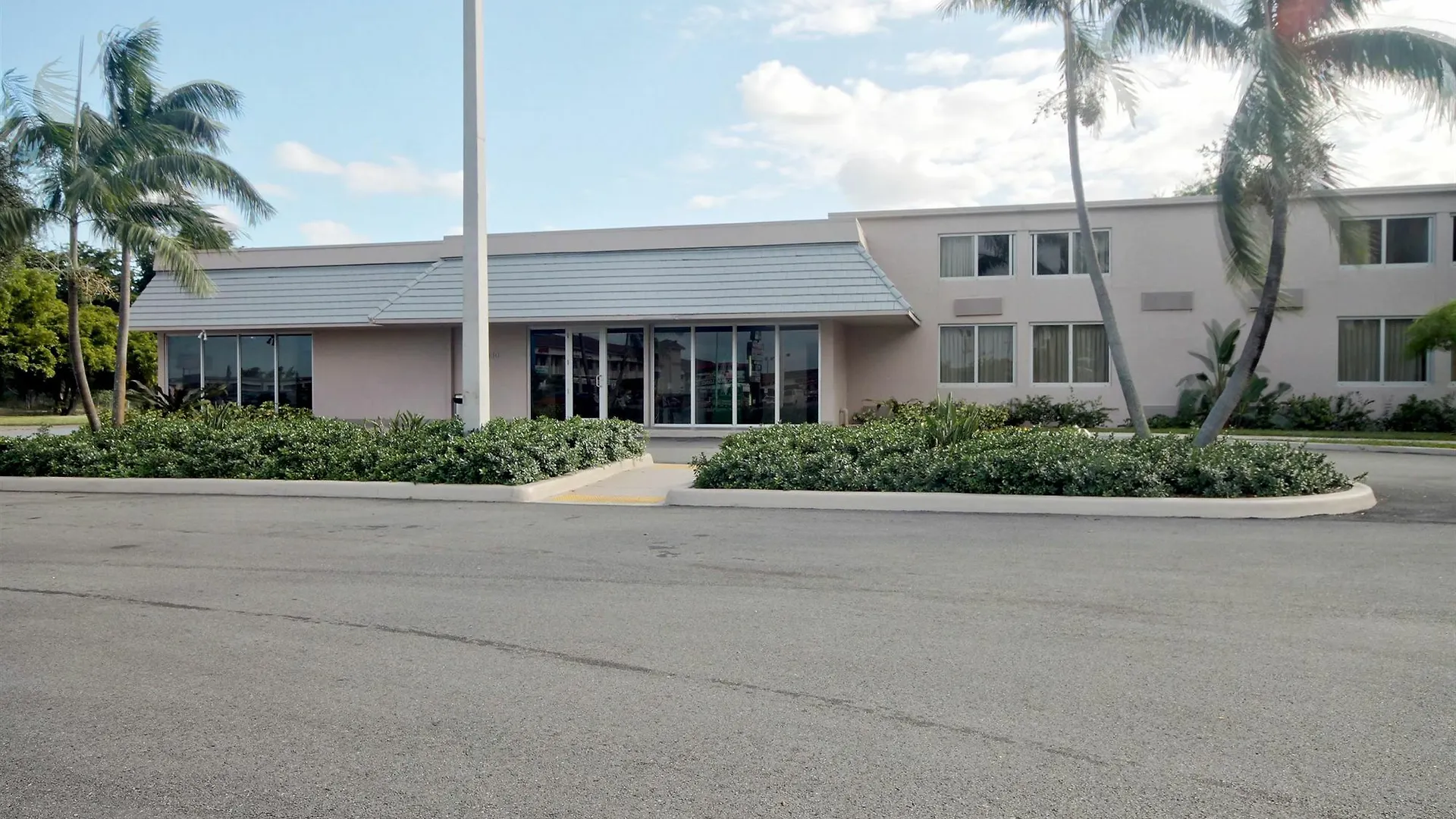 Hotel 6-miami, Fl 2*