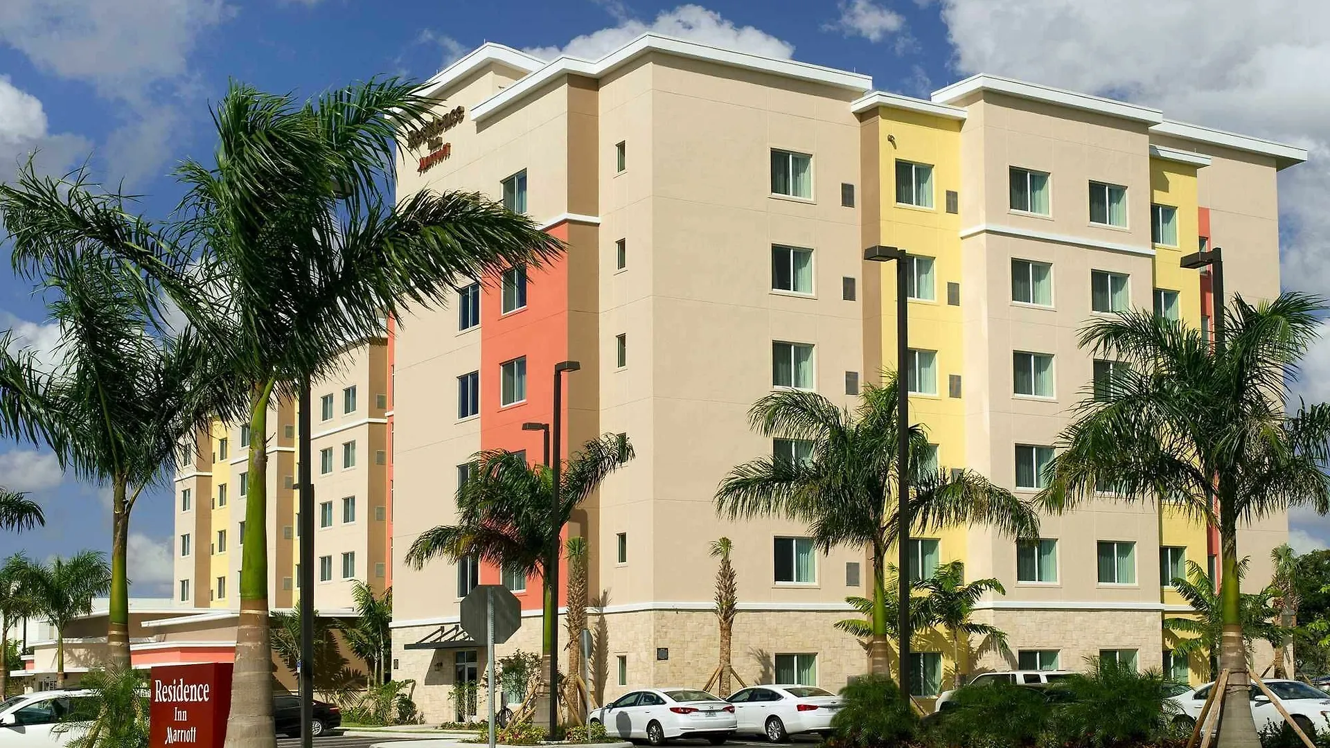 Hotel By Marriott Miami Airport West/doral 3*
