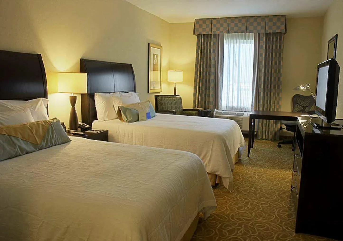 Hilton Garden Airport West Hotel 3*