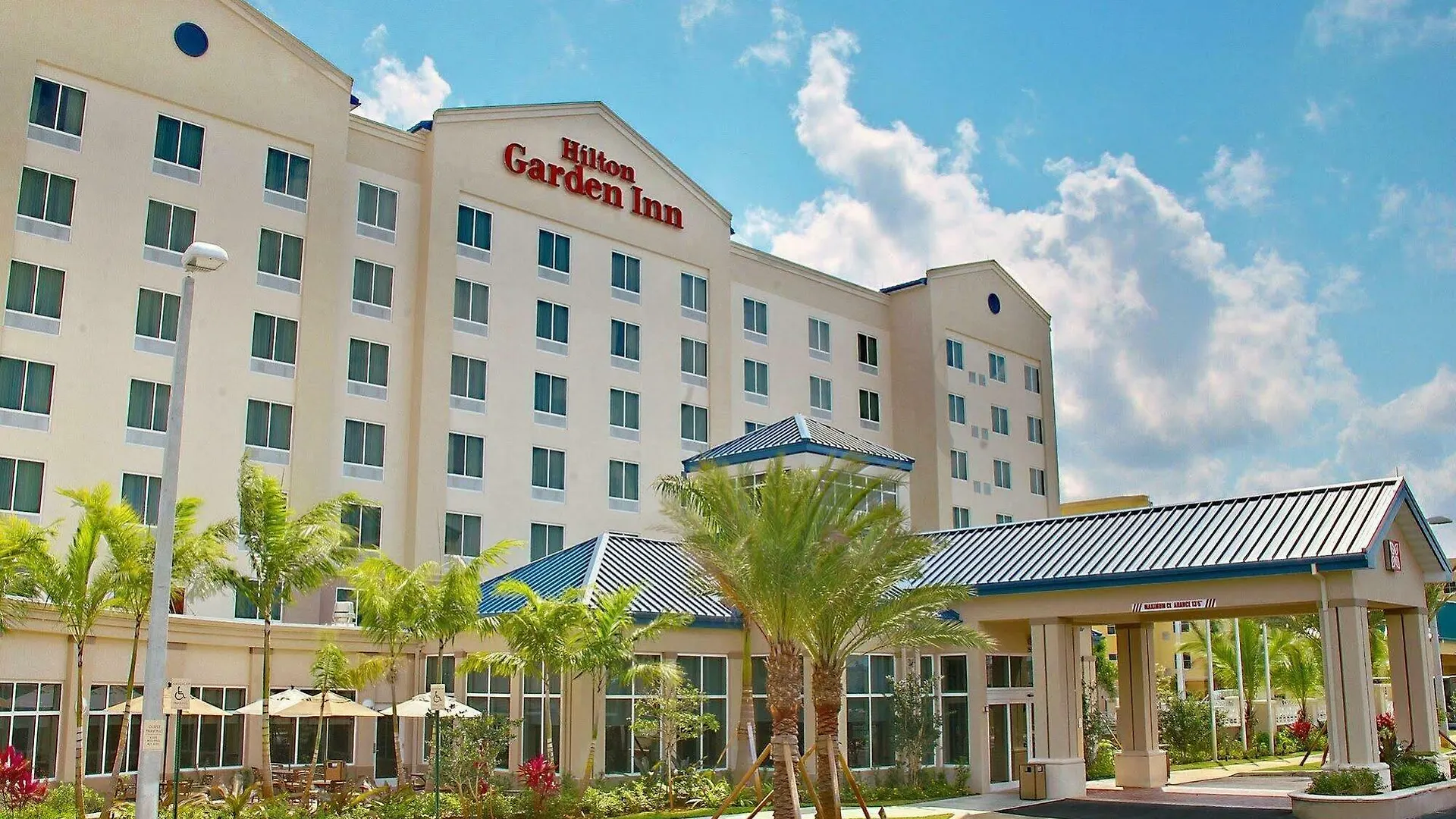 Hotel Hilton Garden Airport West 3*