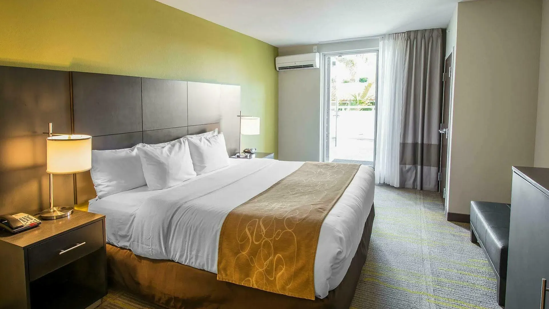 Comfort Miami Airport North Hotel 3*